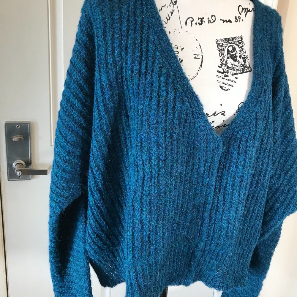 NWT Free People Moonbeam V-Neck Sweater - Picture 3 of 5